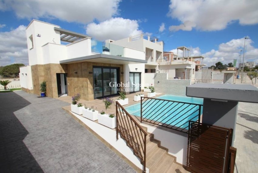 Nueva construcción  - VILLA -
SAN MIGUEL DE SALINAS - Cerro del Sol