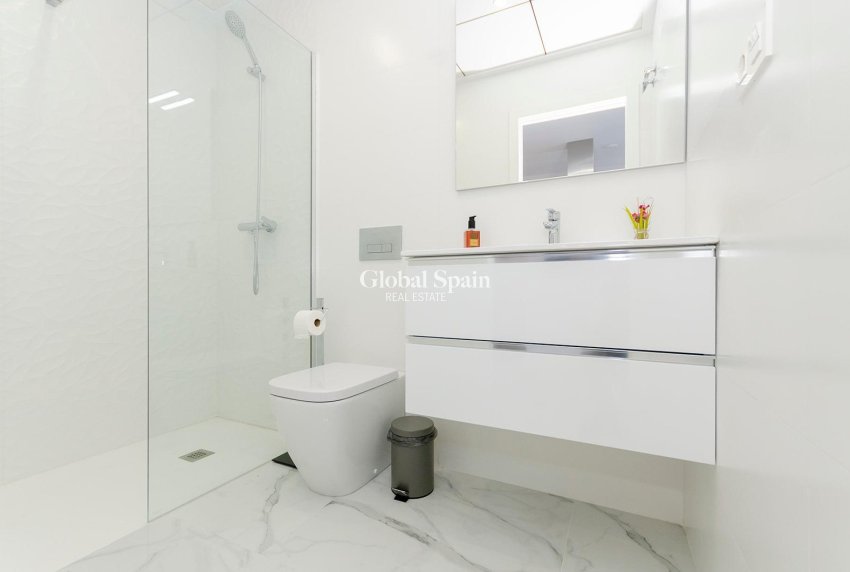 Nueva construcción  - VILLA -
TORREVIEJA - Torretas