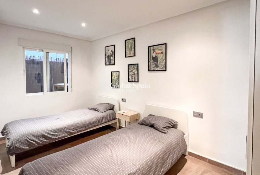 Odsprzedaż - 1. Mieszkanie / apartament -
 - Torrevieja