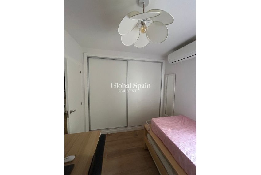 Odsprzedaż - Apartament -
Albir - center