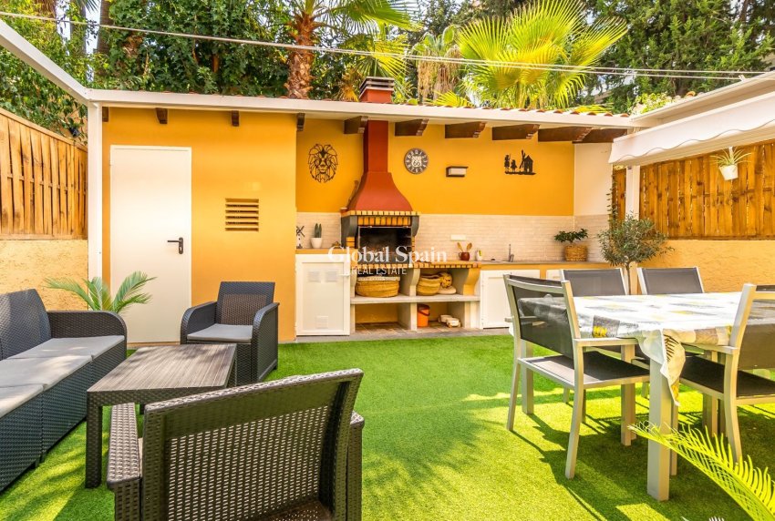 Odsprzedaż - Apartament -
Albir - center