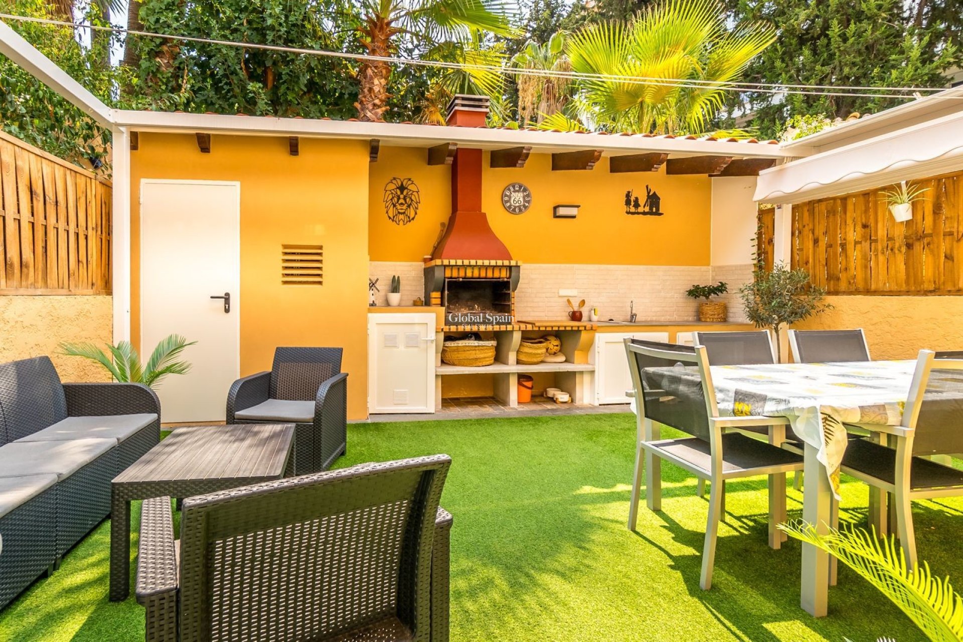 Odsprzedaż - Apartament -
Albir - center