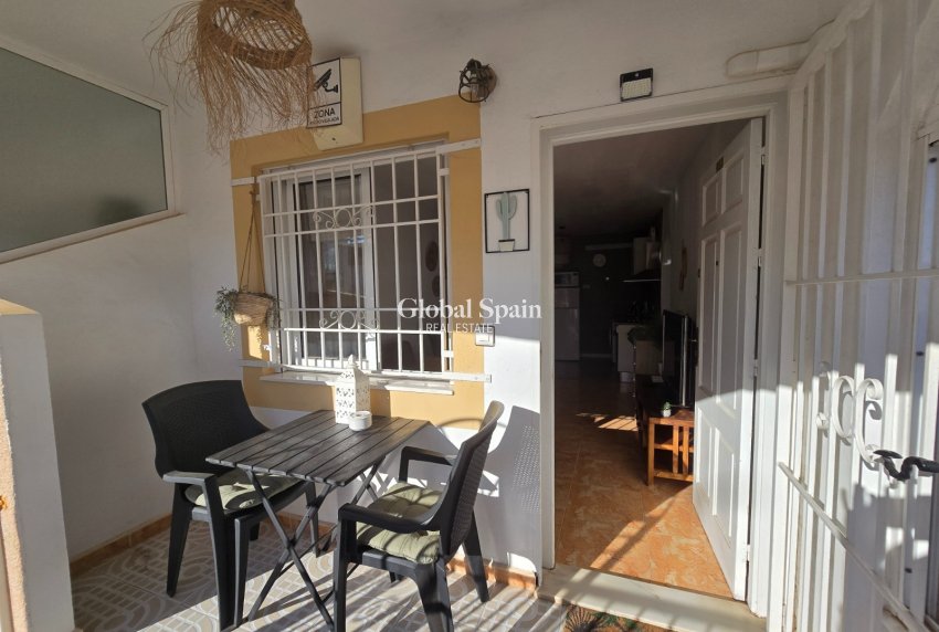 Odsprzedaż - Apartament - Apartament na ostatnim piętrze -
TORREVIEJA - El limonar