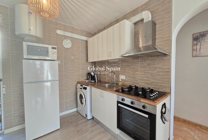 Odsprzedaż - Apartament - Apartament na ostatnim piętrze -
TORREVIEJA - El limonar