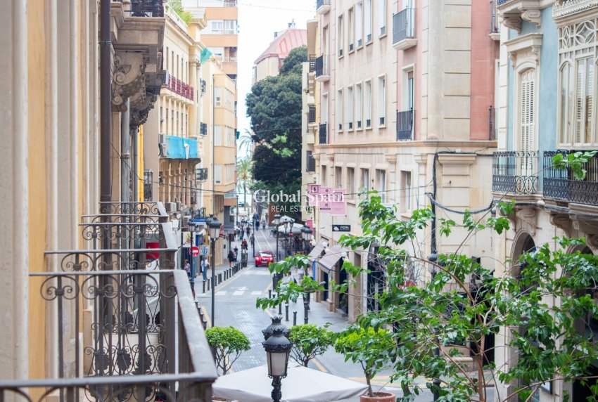 Odsprzedaż - Apartament - Mieszkanie -
ALICANTE - Centro