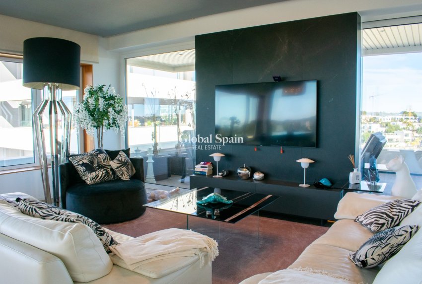 Odsprzedaż - Apartament - Mieszkanie -
ORIHUELA COSTA - LAS COLINAS GOLF RESORT