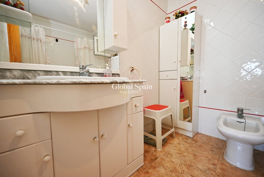 Odsprzedaż - Apartament - Mieszkanie -
TORREVIEJA - La Mata