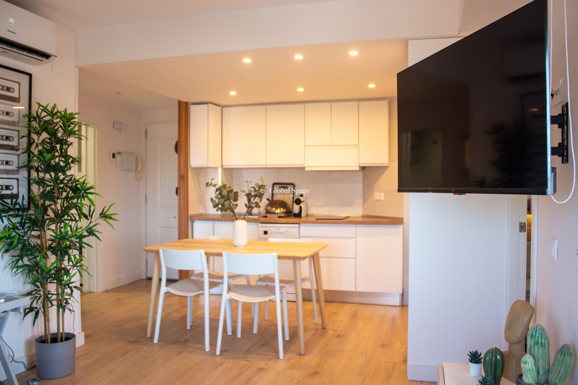 Odsprzedaż - Apartament - Mieszkanie -
TORREVIEJA - La Mata