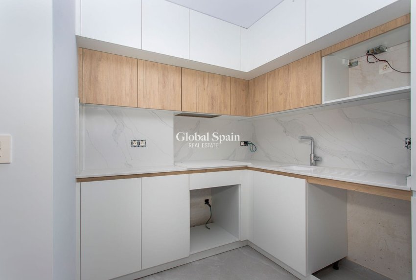 Odsprzedaż - Apartament - Mieszkanie -
TORREVIEJA - Playa del Cura