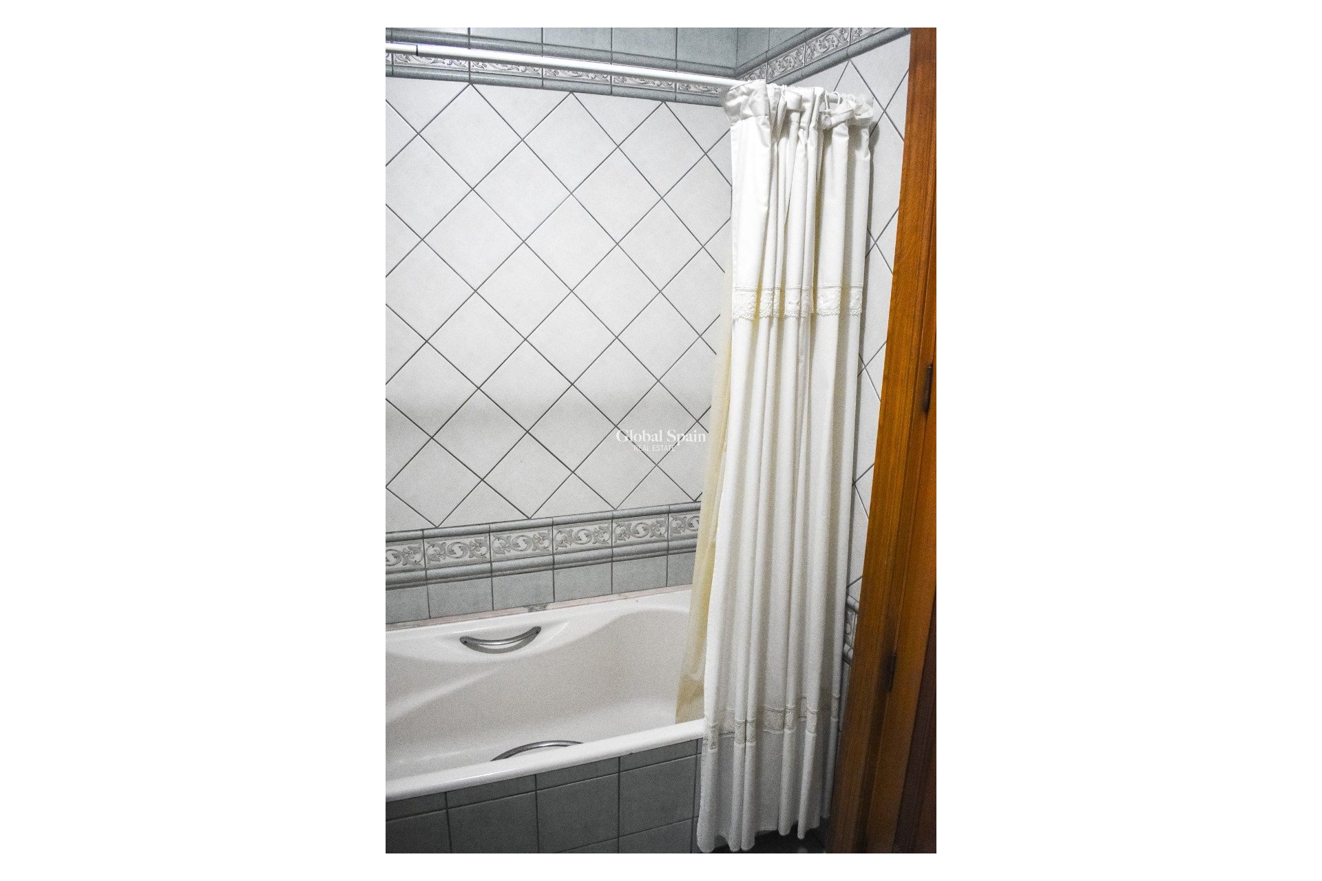 Odsprzedaż - Apartament - Mieszkanie -
TORREVIEJA - 