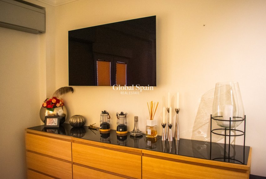 Odsprzedaż - Apartament - Mieszkanie -
TORREVIEJA - 