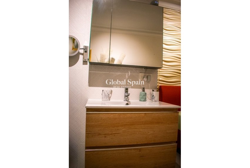 Odsprzedaż - Apartament - Mieszkanie -
TORREVIEJA - 