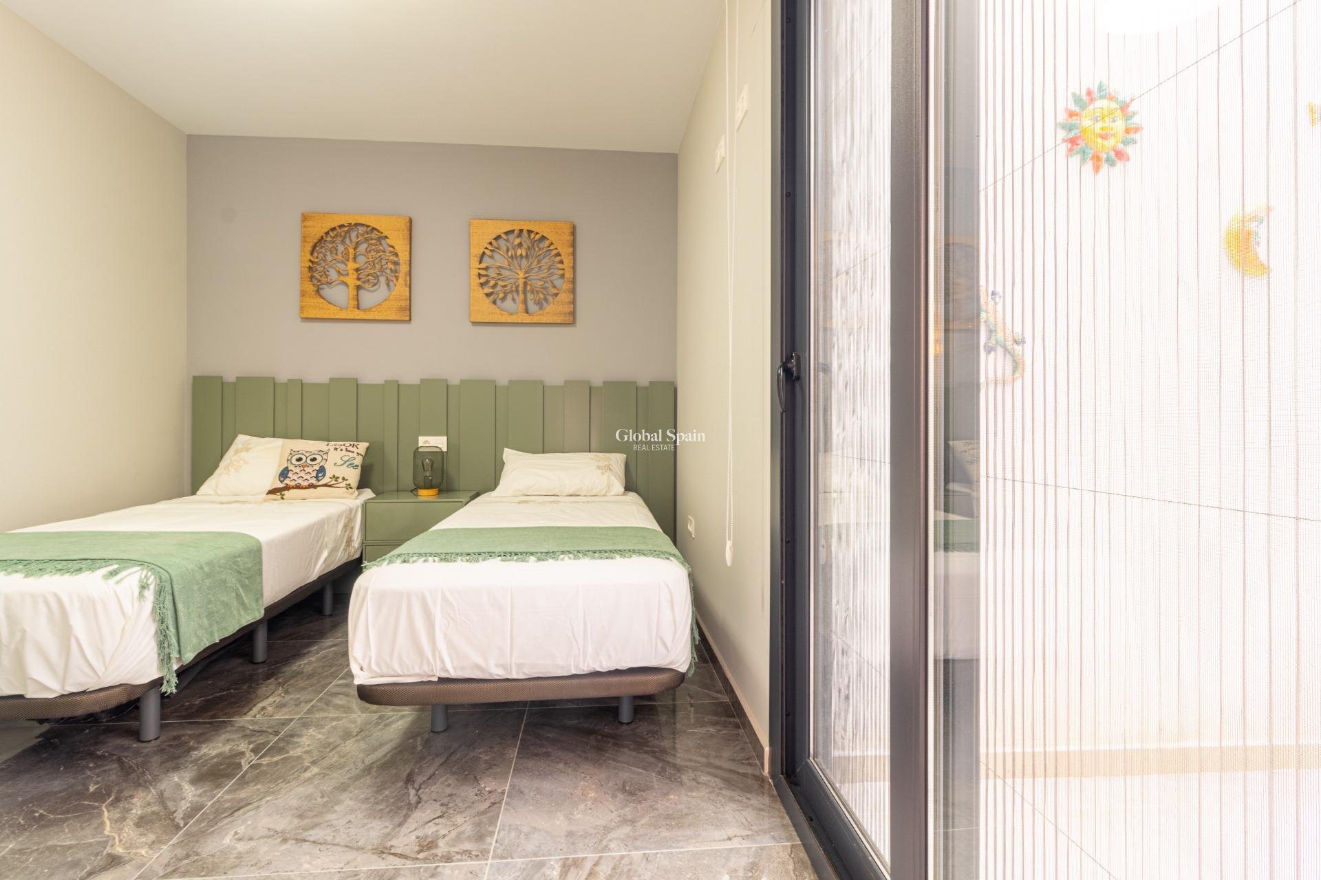 Odsprzedaż - Apartament -
ORIHUELA COSTA - La Florida