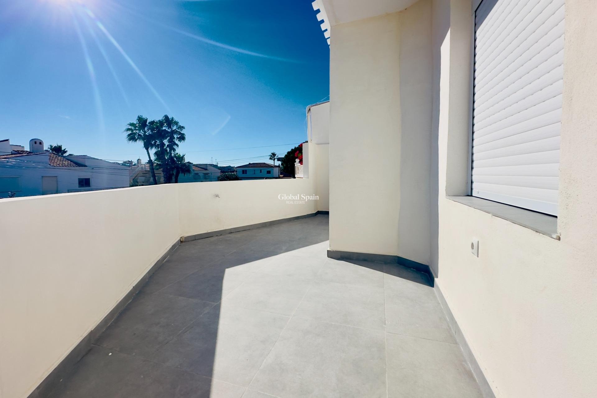 Odsprzedaż - Apartament -
ORIHUELA COSTA - La Regia