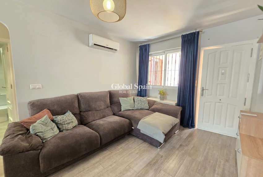 Odsprzedaż - Apartament -
ORIHUELA COSTA - La Zenia