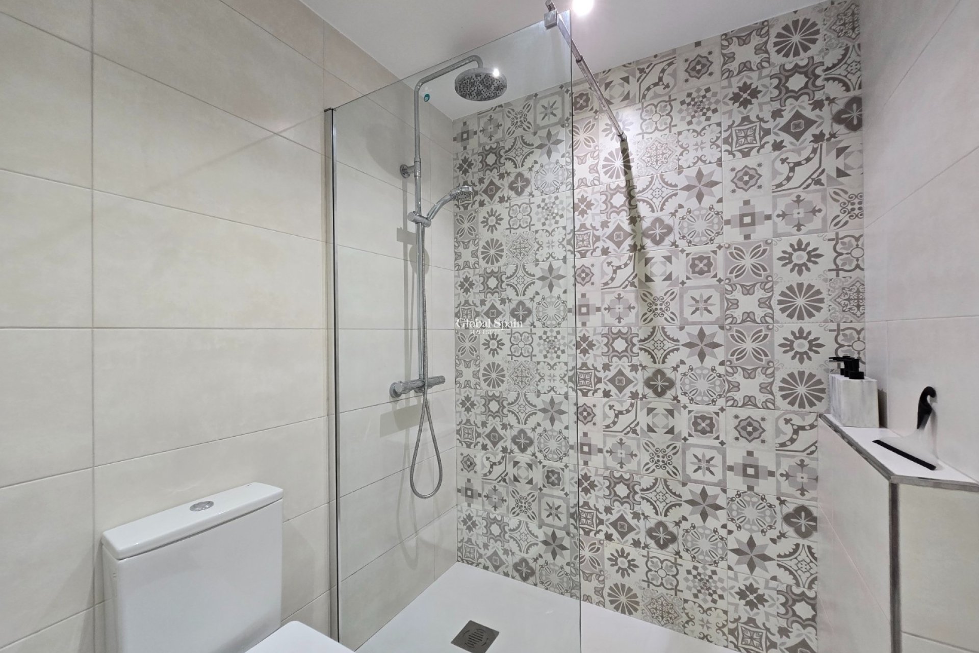 Odsprzedaż - Apartament -
ORIHUELA COSTA - La Zenia