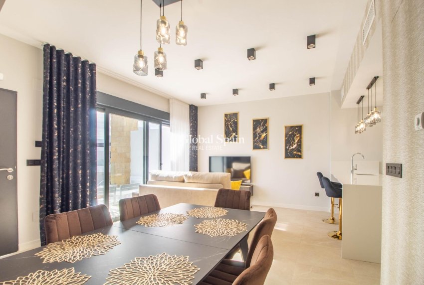 Odsprzedaż - Apartament -
ORIHUELA COSTA - Punta Prima