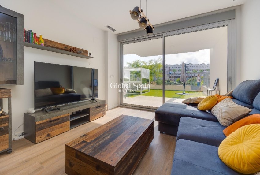 Odsprzedaż - Apartament -
ORIHUELA COSTA - VILLAMARTÍN