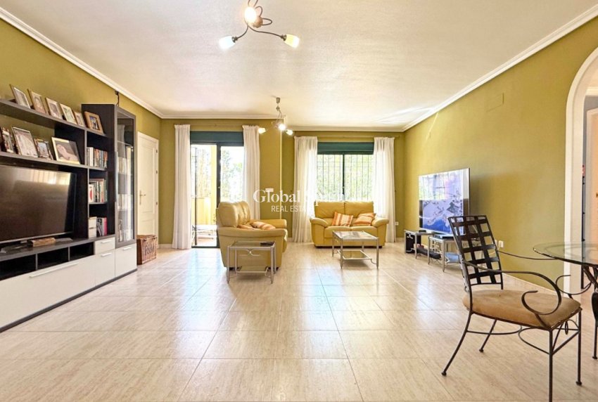 Odsprzedaż - Apartament -
ORIHUELA COSTA - 