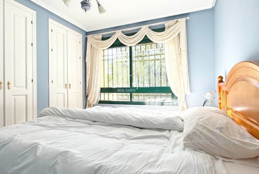 Odsprzedaż - Apartament -
ORIHUELA COSTA - 