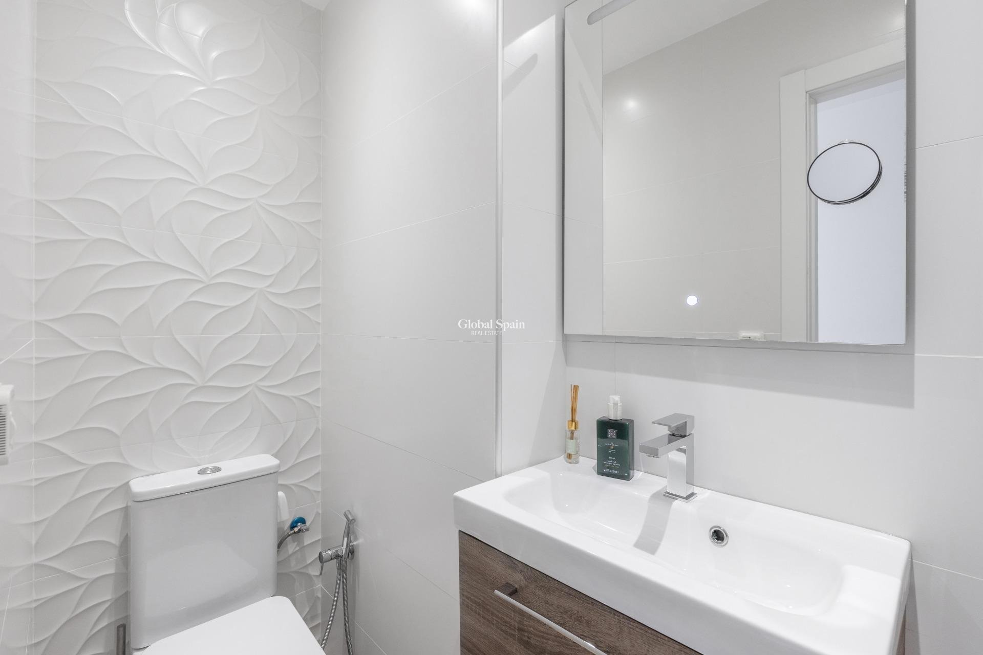 Odsprzedaż - Apartament -
TORREVIEJA - Acequion