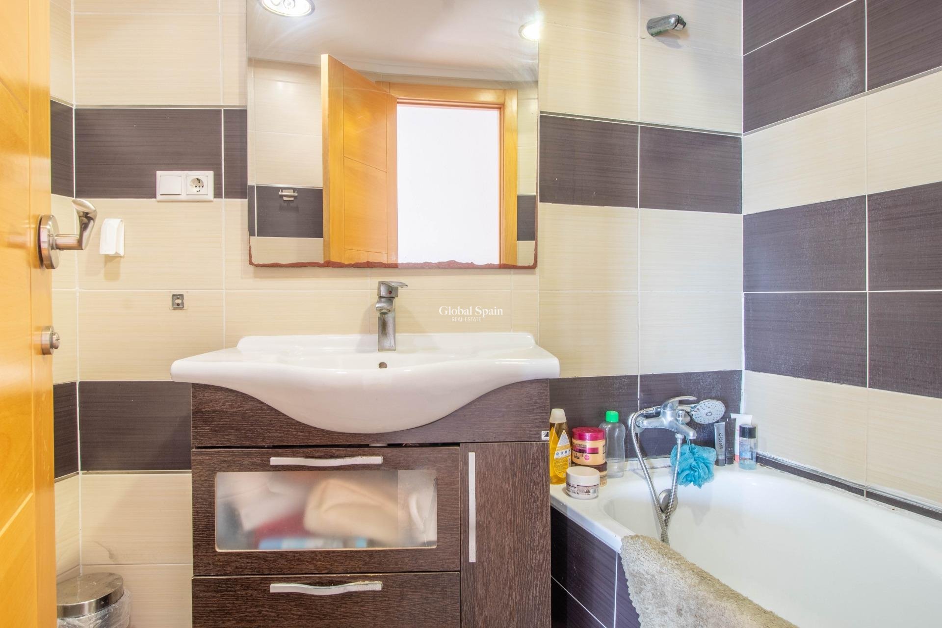 Odsprzedaż - Apartament -
TORREVIEJA - Acequion