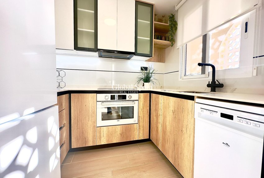 Odsprzedaż - Apartament -
TORREVIEJA - Cabo Cervera