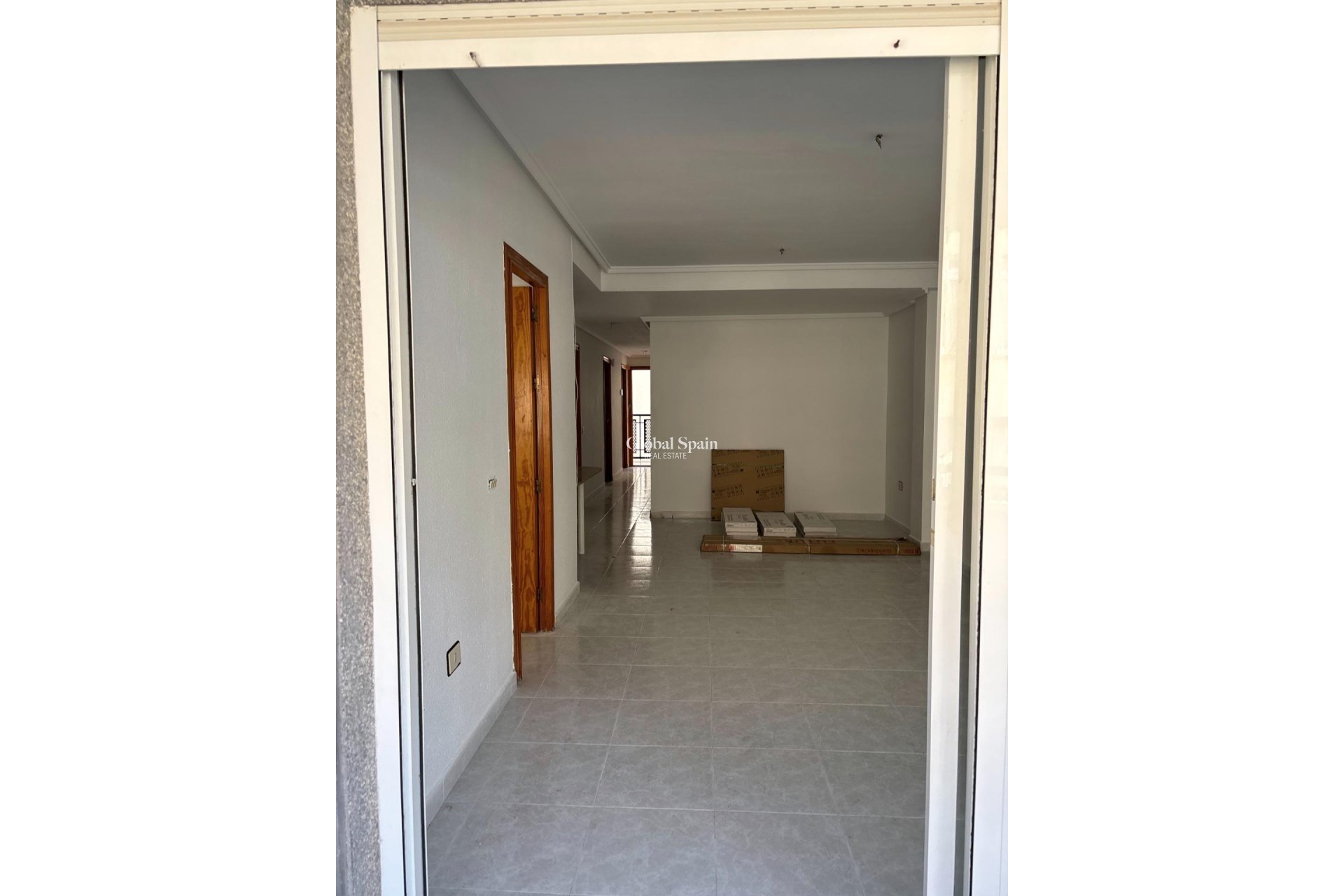 Odsprzedaż - Apartament -
TORREVIEJA - Center