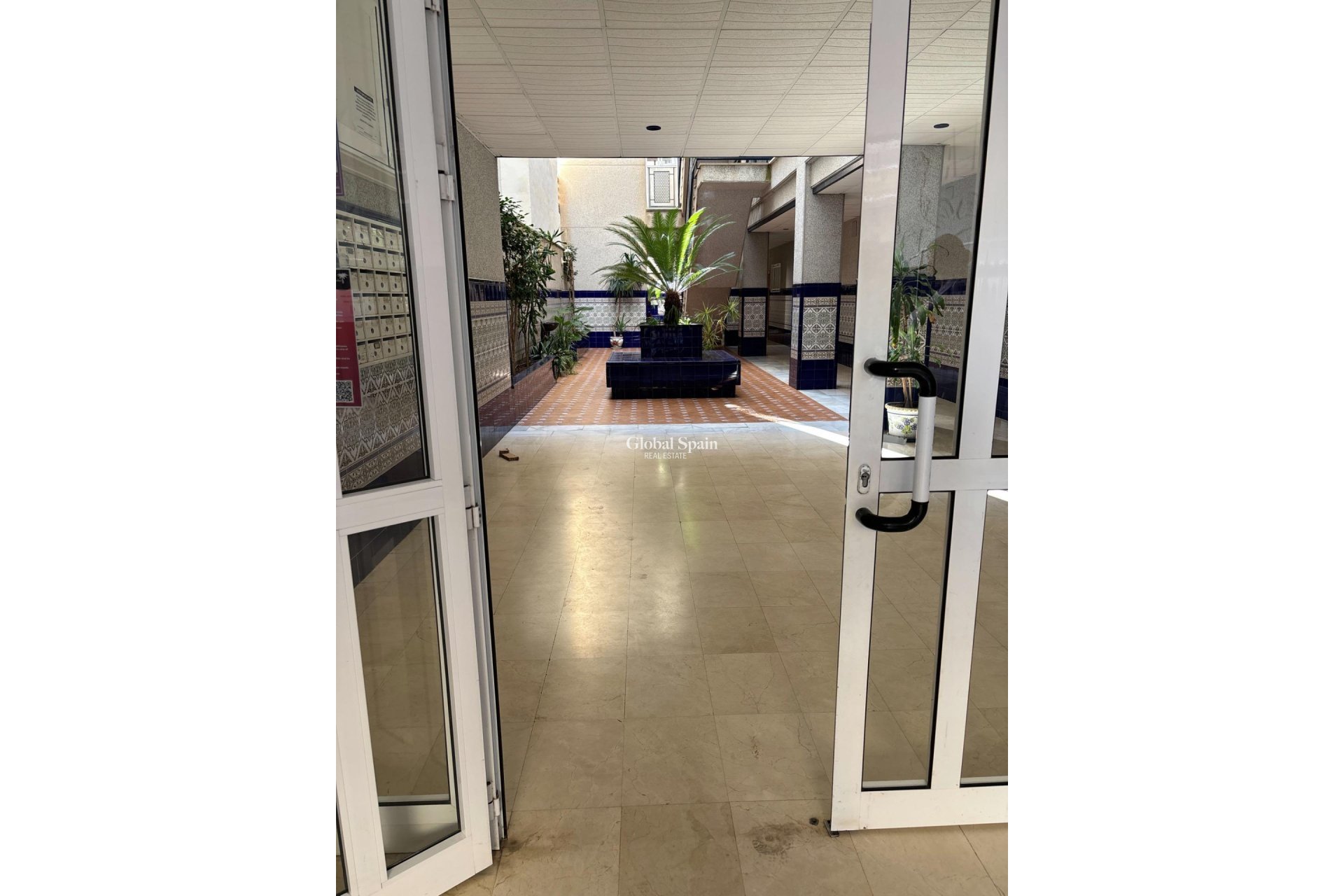 Odsprzedaż - Apartament -
TORREVIEJA - Center