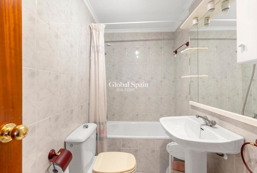 Odsprzedaż - Apartament -
TORREVIEJA - Centro