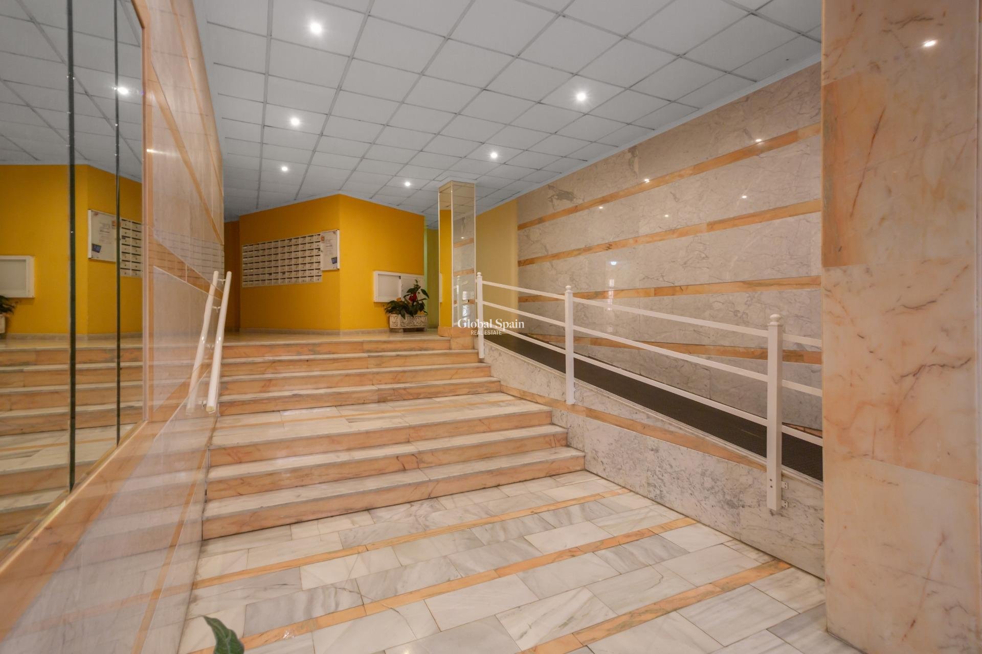 Odsprzedaż - Apartament -
TORREVIEJA - Centro