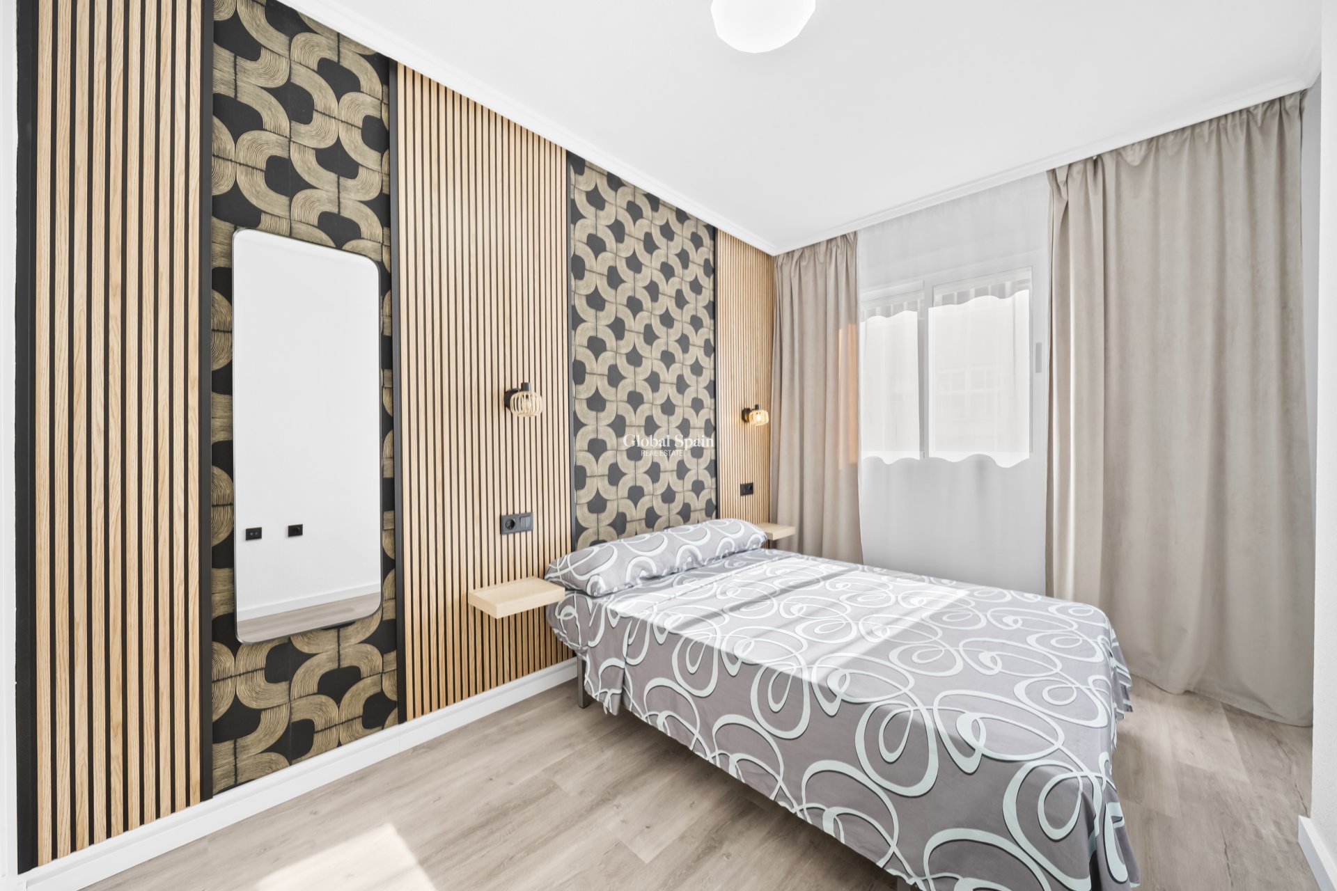 Odsprzedaż - Apartament -
TORREVIEJA - Centro