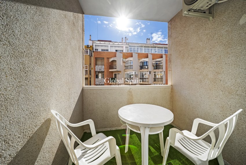 Odsprzedaż - Apartament -
TORREVIEJA - Centro