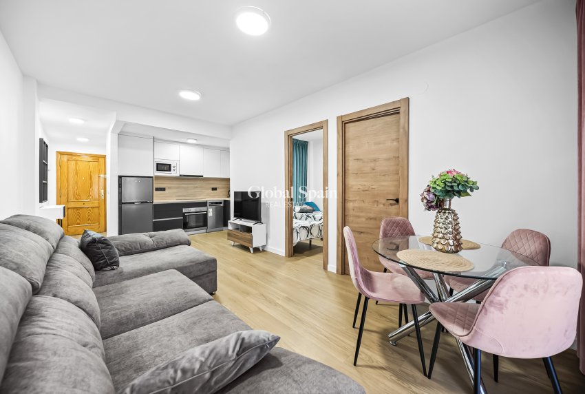 Odsprzedaż - Apartament -
TORREVIEJA - Centro