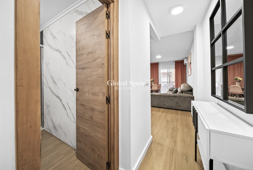 Odsprzedaż - Apartament -
TORREVIEJA - Centro