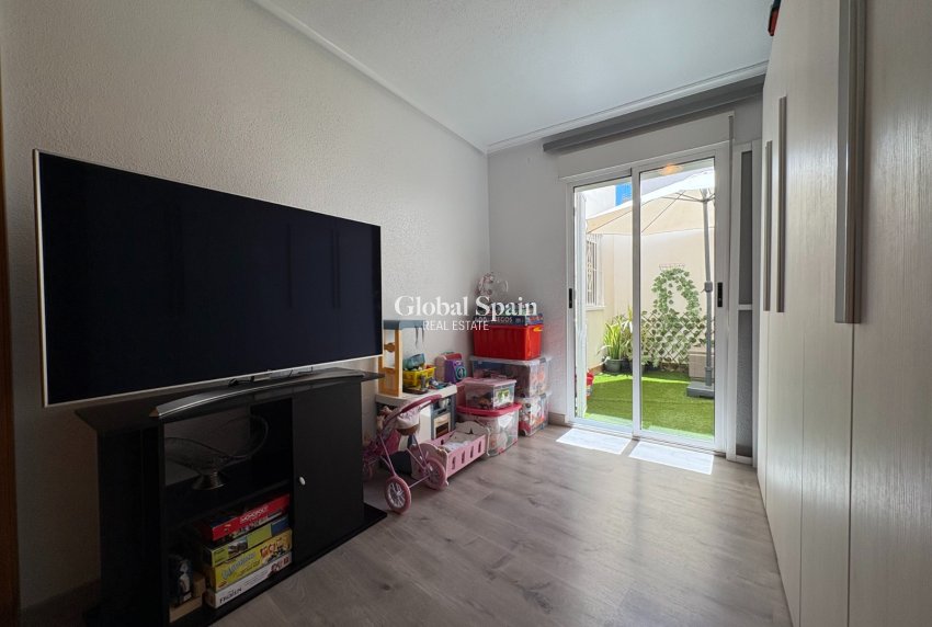 Odsprzedaż - Apartament -
TORREVIEJA - Centro