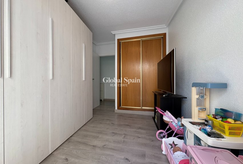 Odsprzedaż - Apartament -
TORREVIEJA - Centro