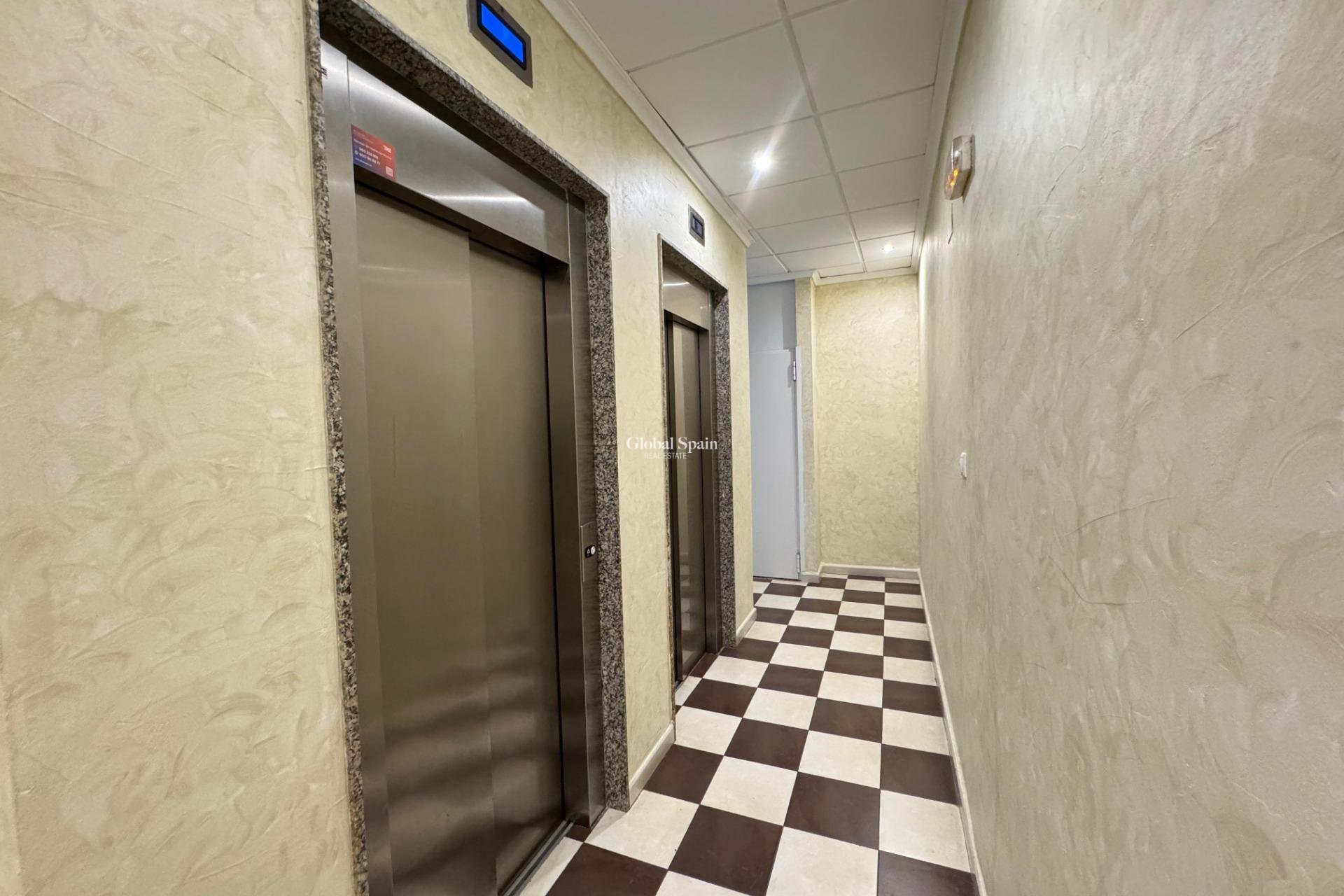 Odsprzedaż - Apartament -
TORREVIEJA - Centro