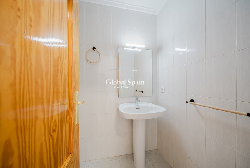 Odsprzedaż - Apartament -
TORREVIEJA - La Mata