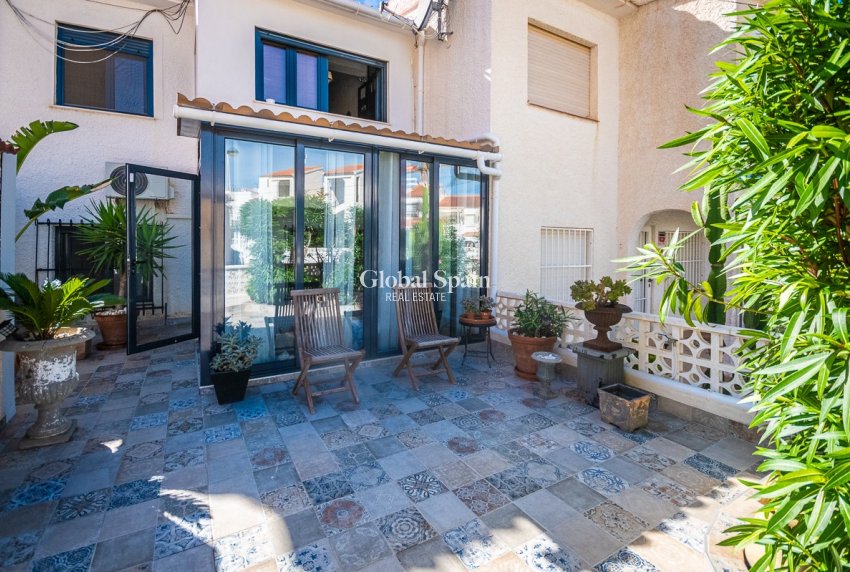 Odsprzedaż - Apartament -
TORREVIEJA - La Mata