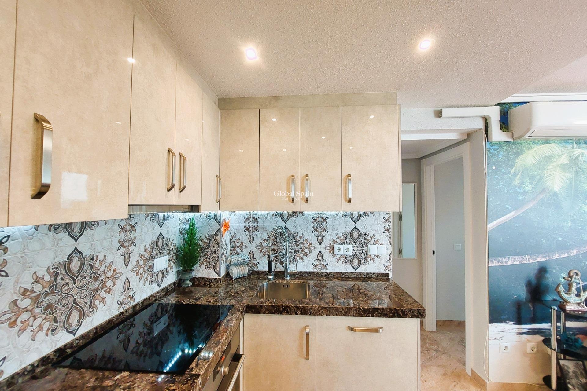 Odsprzedaż - Apartament -
TORREVIEJA - La Mata