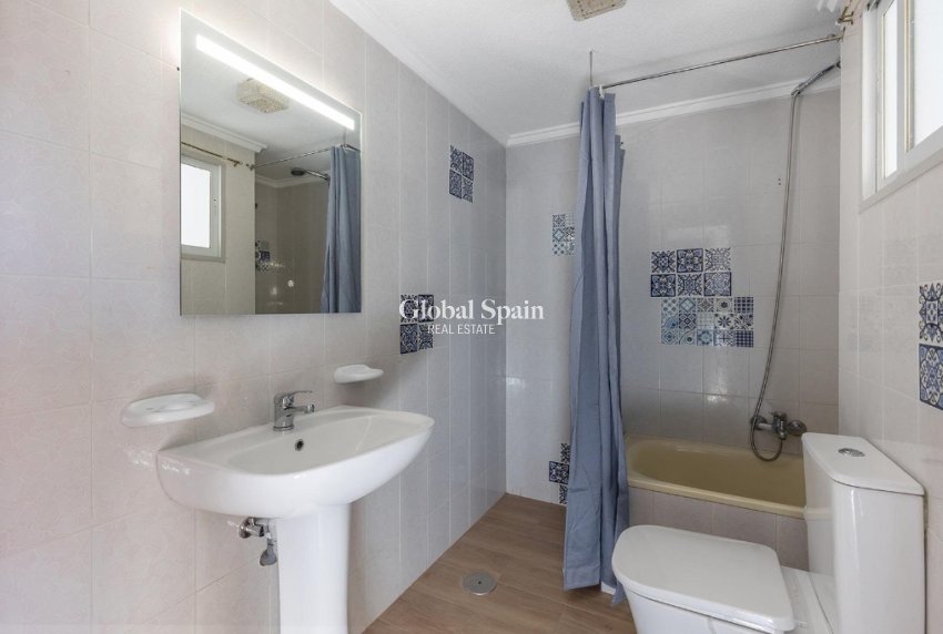 Odsprzedaż - Apartament -
TORREVIEJA - La Mata