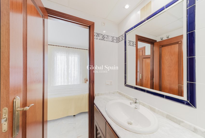 Odsprzedaż - Apartament -
TORREVIEJA - Playa de los locos