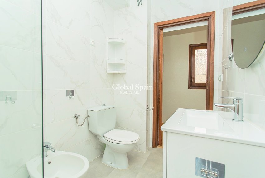 Odsprzedaż - Apartament -
TORREVIEJA - Playa del cura