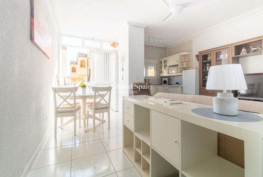 Odsprzedaż - Apartament -
TORREVIEJA - Punta prima