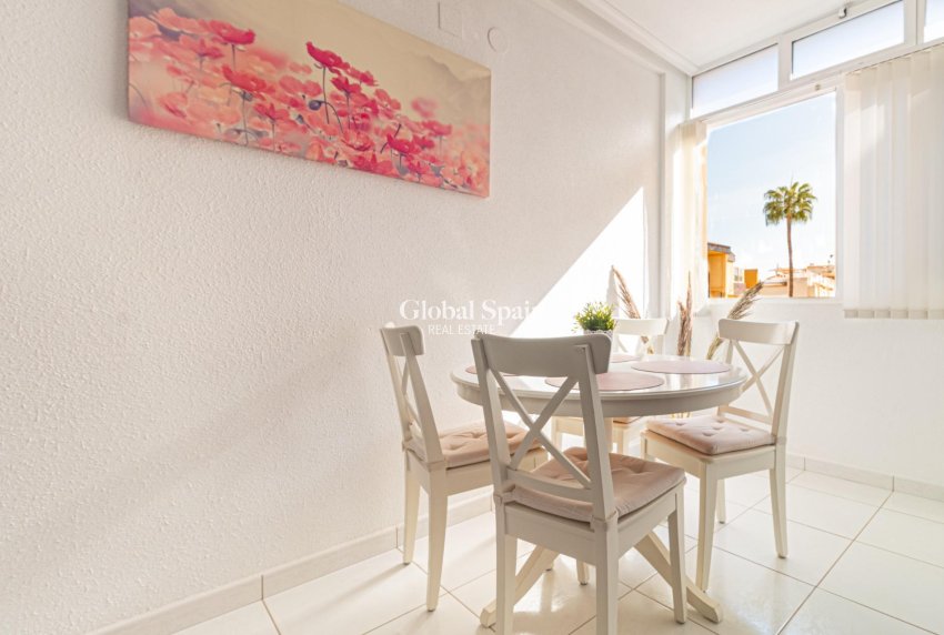 Odsprzedaż - Apartament -
TORREVIEJA - Punta prima