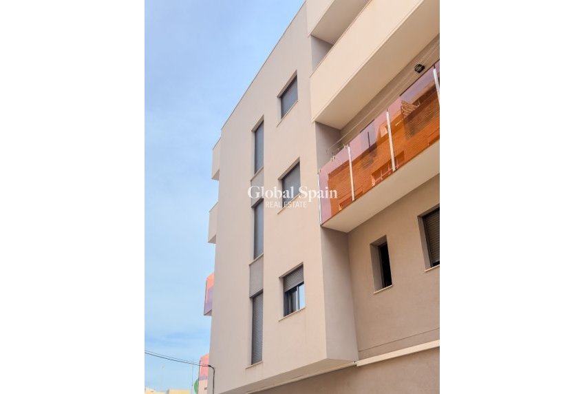 Odsprzedaż - Apartament -
TORREVIEJA - Torrevieja