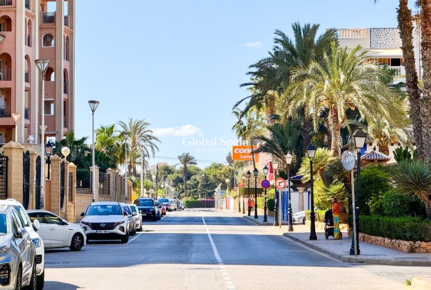 Odsprzedaż - Apartament -
TORREVIEJA - Torrevieja