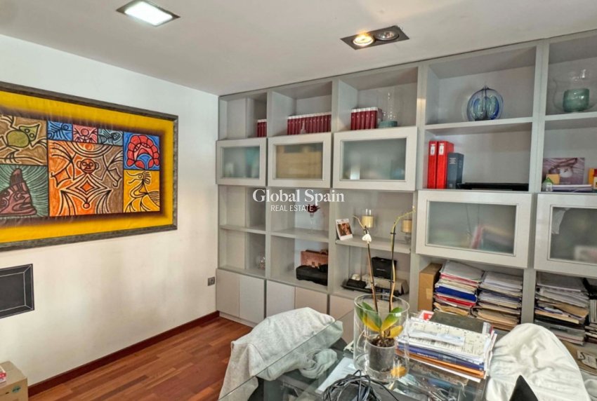 Odsprzedaż - Apartament -
TORREVIEJA - 