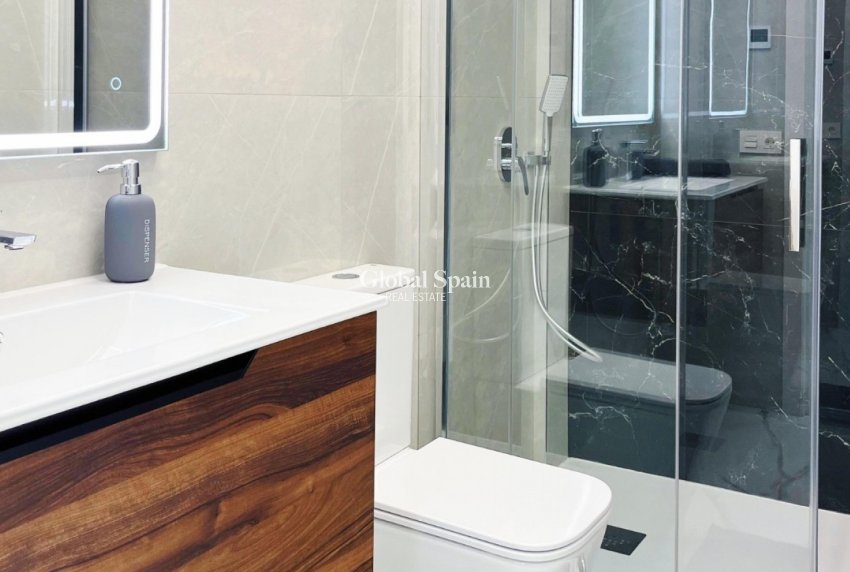 Odsprzedaż - Apartament -
TORREVIEJA - 